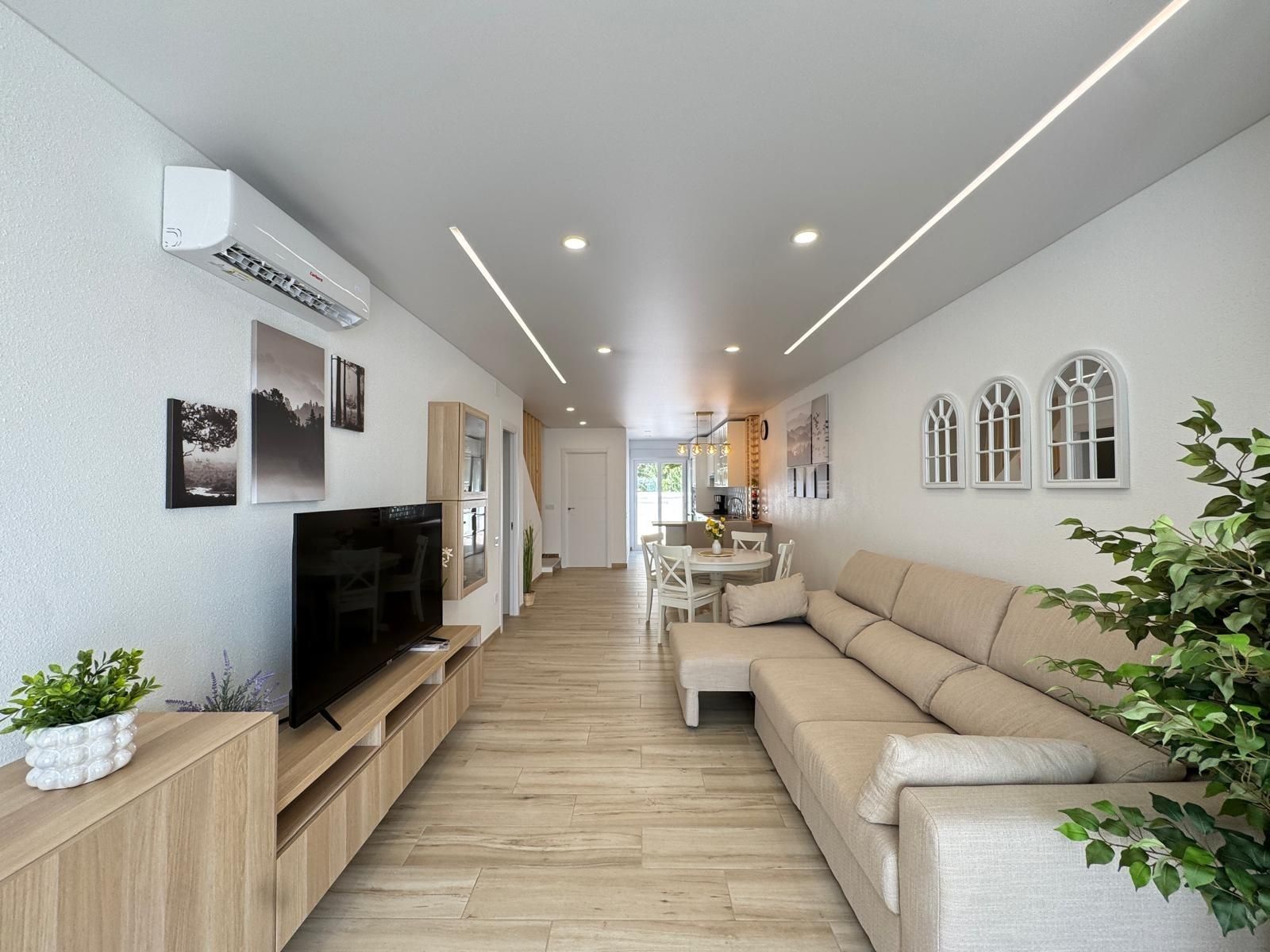 Living room of Single-family semi-detached for sale in Torrevieja  with Air Conditioner, Heating and Private garden