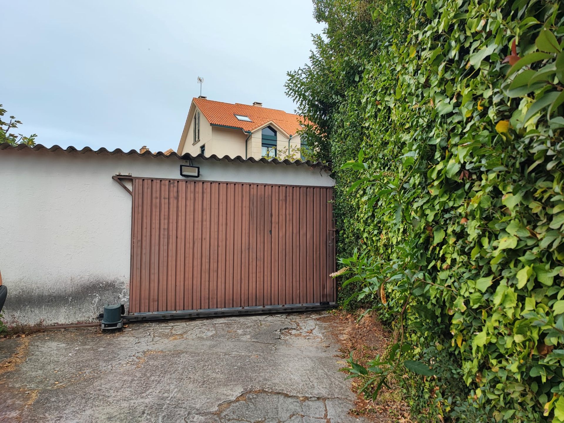 Aparcament de Casa o xalet en venda en Nigrán amb Jardí privat, Terrassa i Moblat