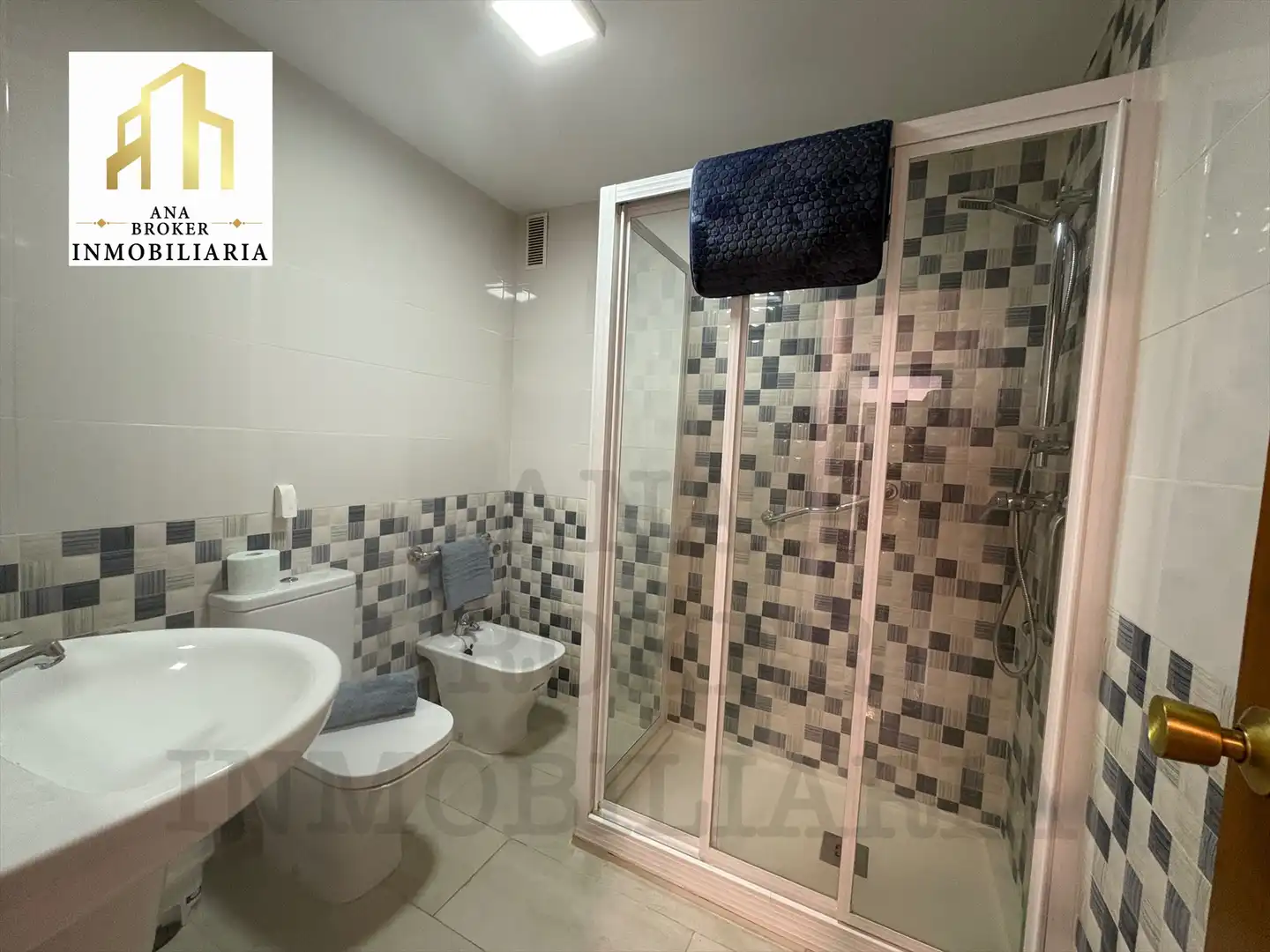 Badezimmer von Wohnung zur Miete in Ronda mit Möbliert