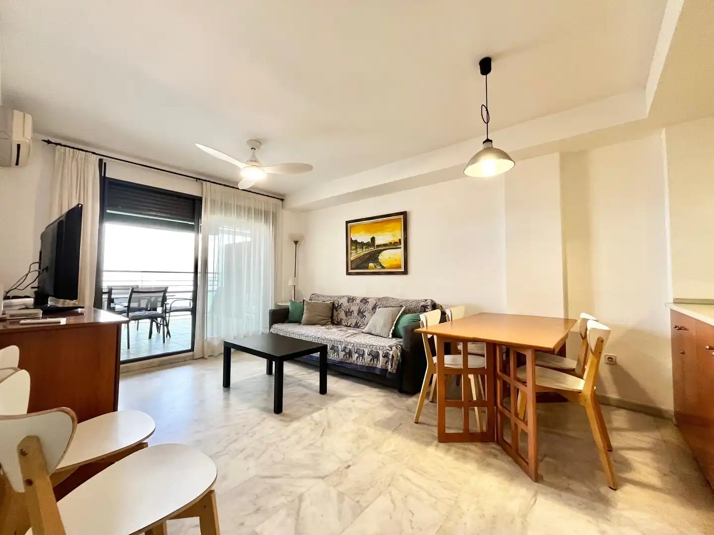 Sala d'estar de Apartament de lloguer en La Manga del Mar Menor amb Aire condicionat, Calefacció i Piscina