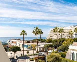 Vista exterior de Dúplex en venda en Marbella amb Aire condicionat, Terrassa i Balcó