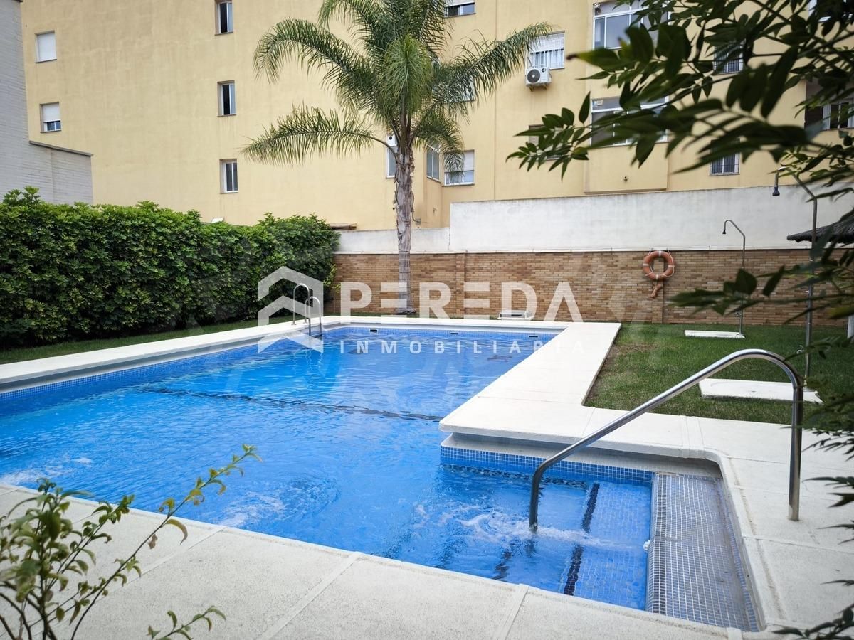 Piscina de Planta baja en venta en Roquetas de Mar con Aire acondicionado, Terraza y Alarma