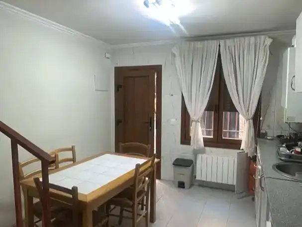 Menjador de Pis en venda en Cillaperlata amb Moblat i Balcó
