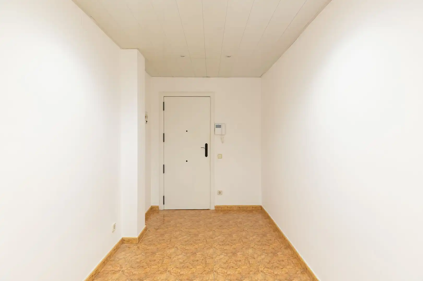 Flat for sale in Badalona  with Air Conditioner