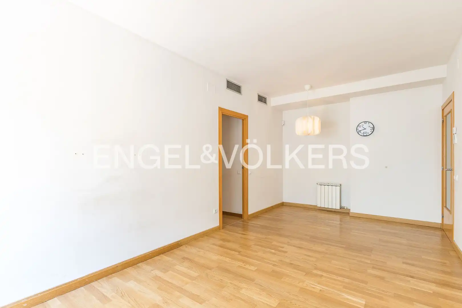 Sala d'estar de Pis en venda en Barcelona amb Aire condicionat, Calefacció i Parquet