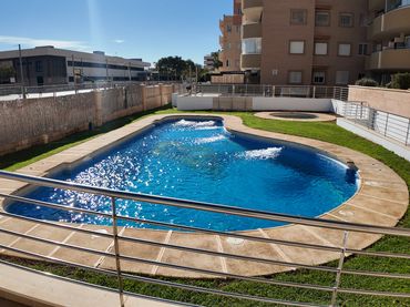 Pis amb piscina en venda a Avenida Reino de España 152