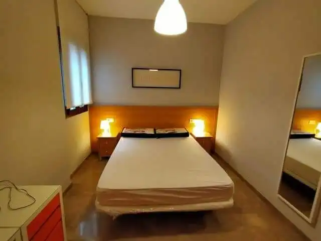 Dormitori de Apartament de lloguer en Granada amb Moblat, Rentadora i Microones