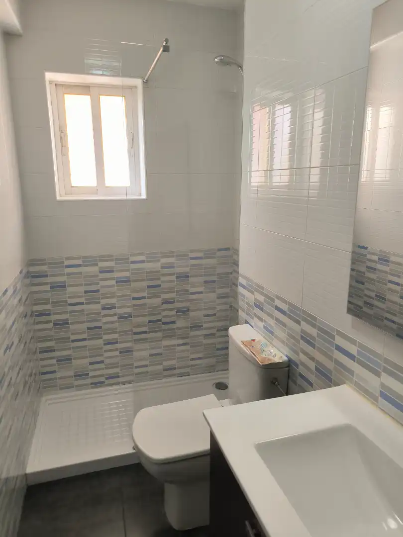 Baño de Piso de alquiler en Madrid con Aire acondicionado, Calefacción y Parquet