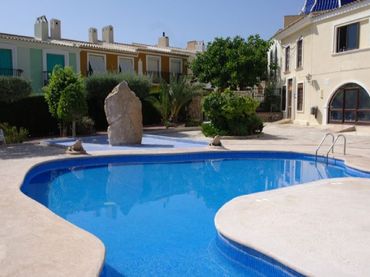 Bungalow mit Pool zum Verkauf in Pueblo Acantilado - Lanuza