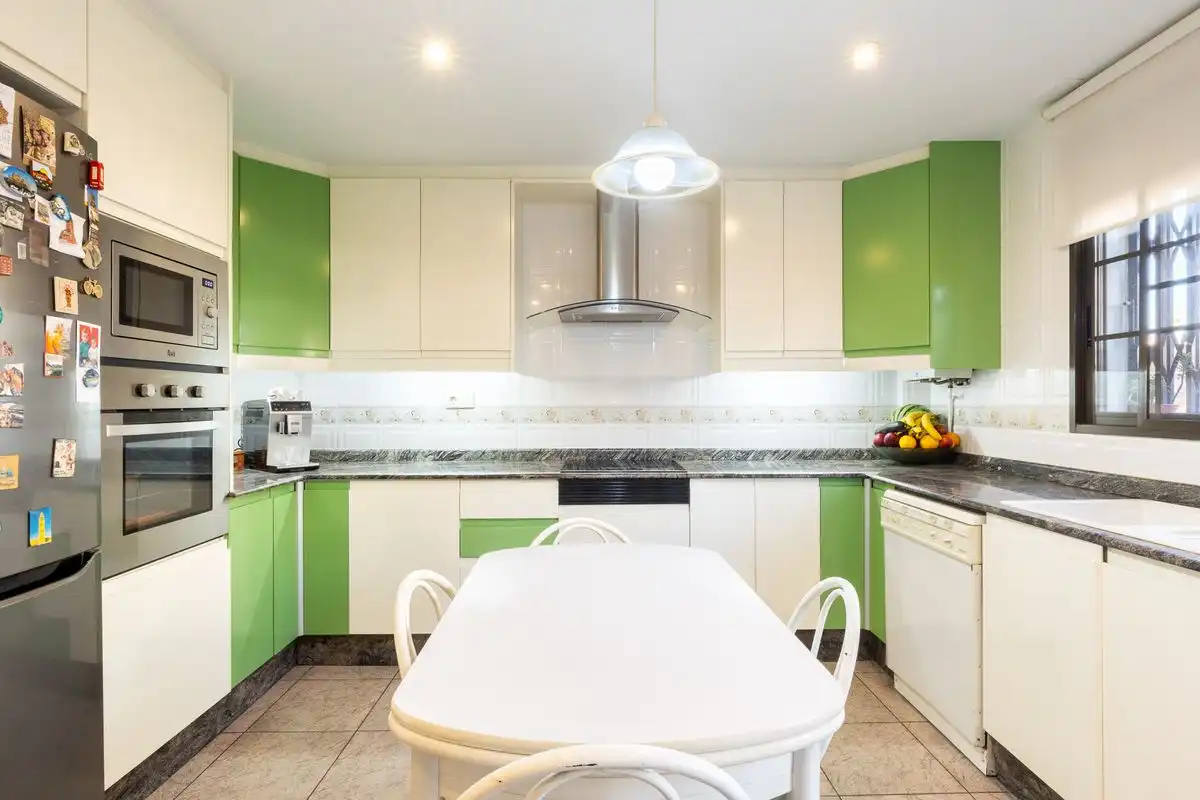 Cocina de Casa adosada en venta en Alaquàs con Aire acondicionado, Calefacción y Terraza