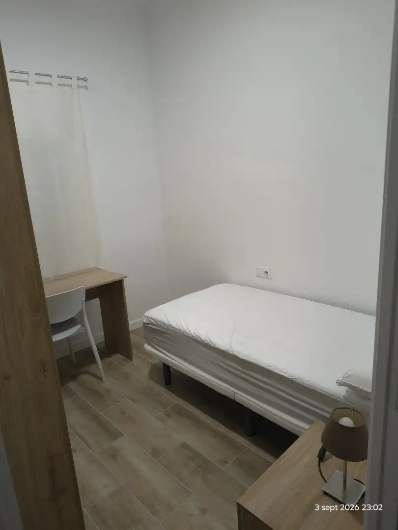 Bedroom of Flat for share in Sagnier - Plaça de Catalunya