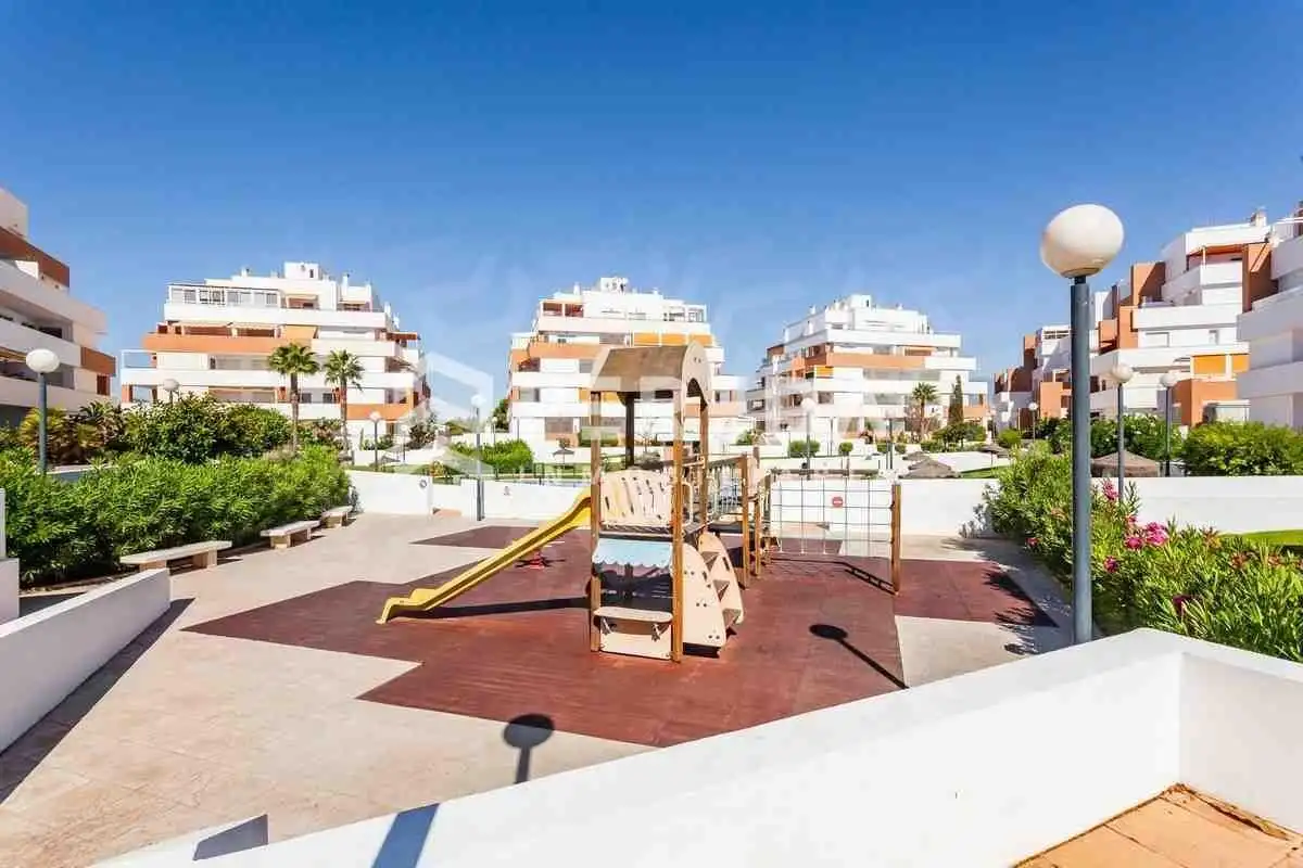 Vista exterior de Apartament en venda en Roquetas de Mar amb Aire condicionat, Jardí privat i Terrassa