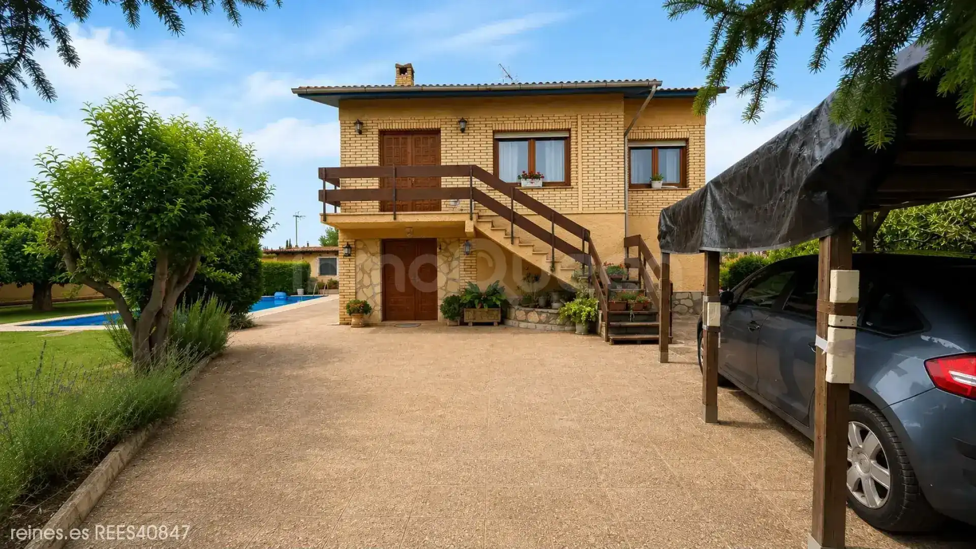 Vista exterior de Casa o xalet en venda en San Mateo de Gállego amb Calefacció, Jardí privat i Terrassa