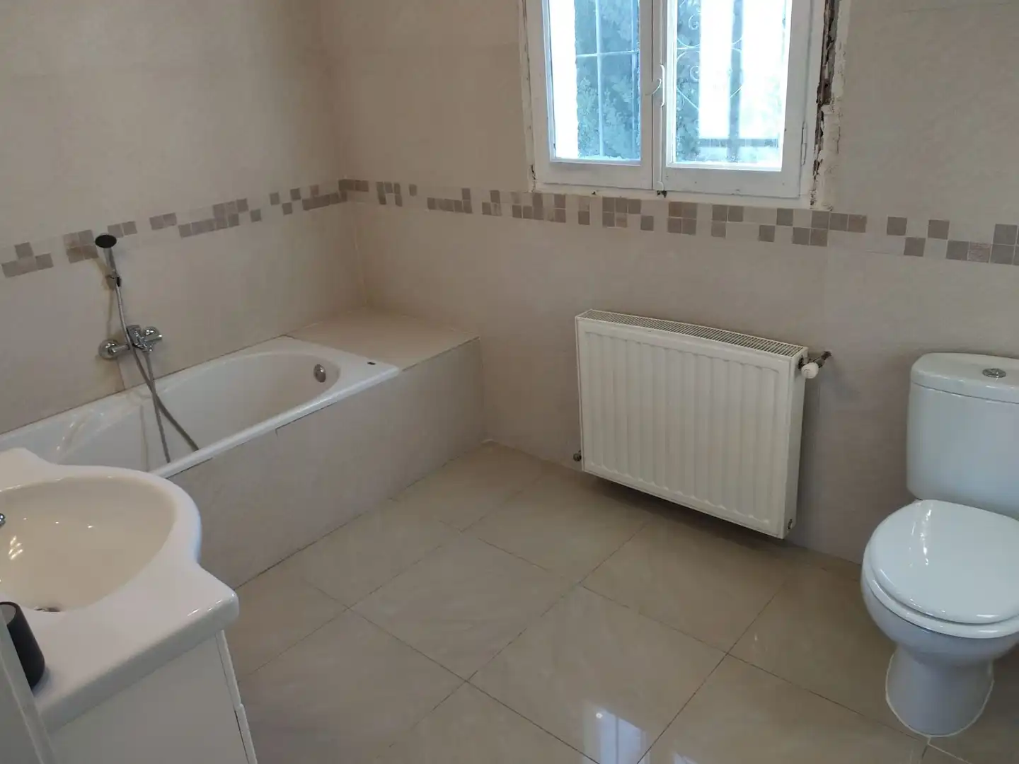 Bathroom of Houses for sale in Calpe / Calp  with Air Conditioner, Heating and Private garden
