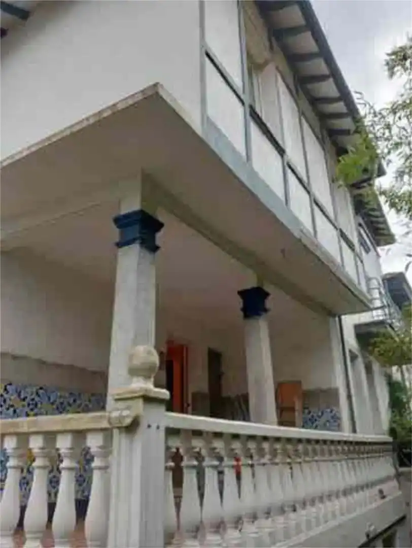 Vista exterior de Casa adosada en venda en Bilbao  amb Jardí privat