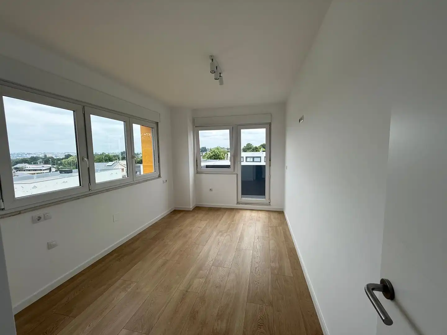 Habitación de Casa adosada en venta en Lugo con Calefacción y Jardín privado