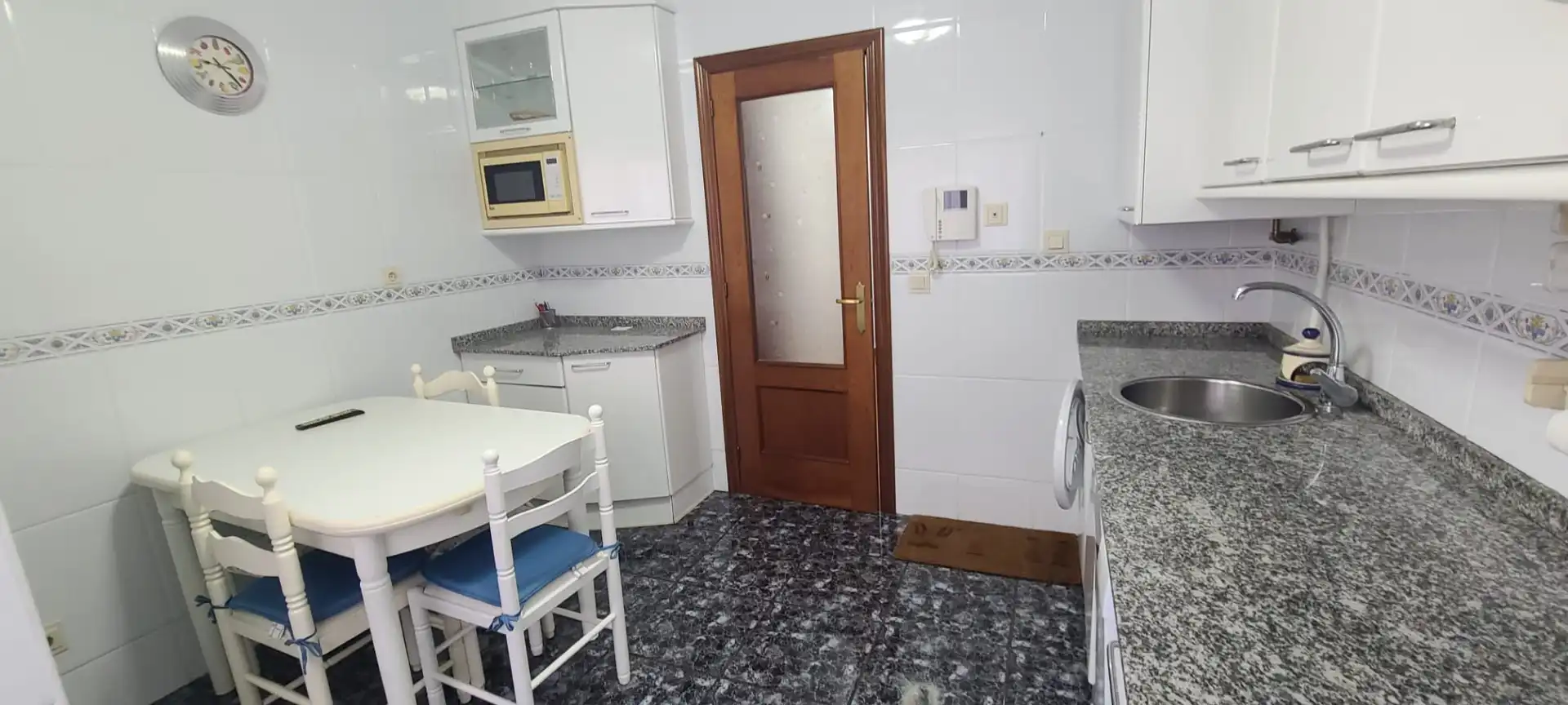 Cocina de Piso de alquiler en Gijón  con Calefacción y Amueblado