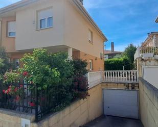 Exterior view of Single-family semi-detached for sale in San Mamés de Burgos  with Terrace