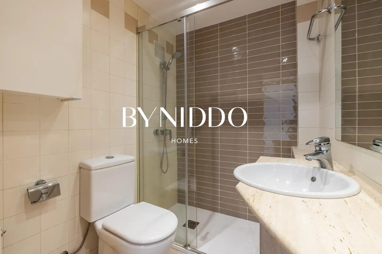 Bathroom of Flat for sale in Sant Cugat del Vallès  with Air Conditioner, Heating and Parquet flooring