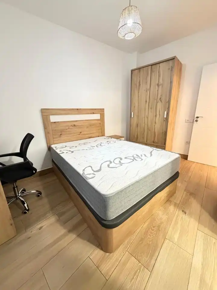 Habitación de Piso para compartir en Segovia con Calefacción, Terraza y Amueblado