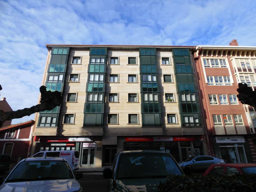 Vista exterior de Pis en venda en Medina de Pomar amb Calefacció i Traster