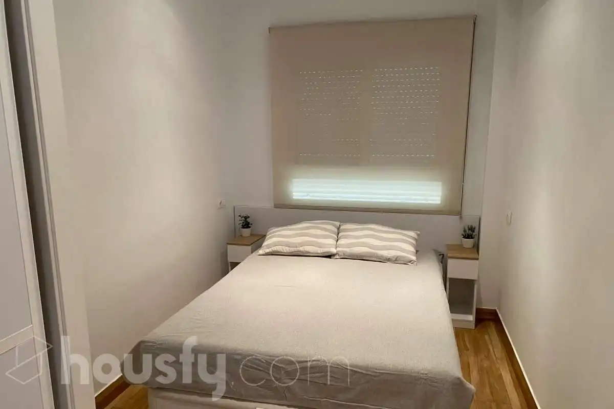 Dormitori de Pis de lloguer en Sevilla amb Aire condicionat, Calefacció i Moblat