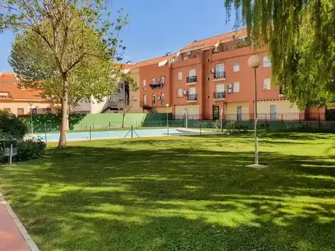 Vista exterior de Pis en venda en Ciempozuelos amb Aire condicionat, Jardí privat i Parquet