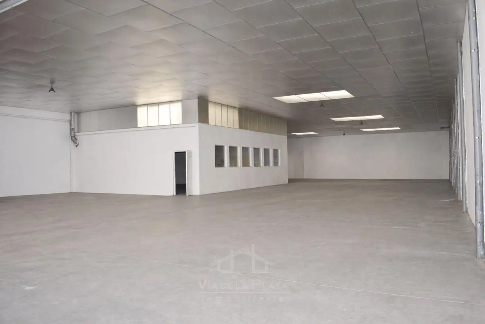 Industrial building for sale in Villares de la Reina