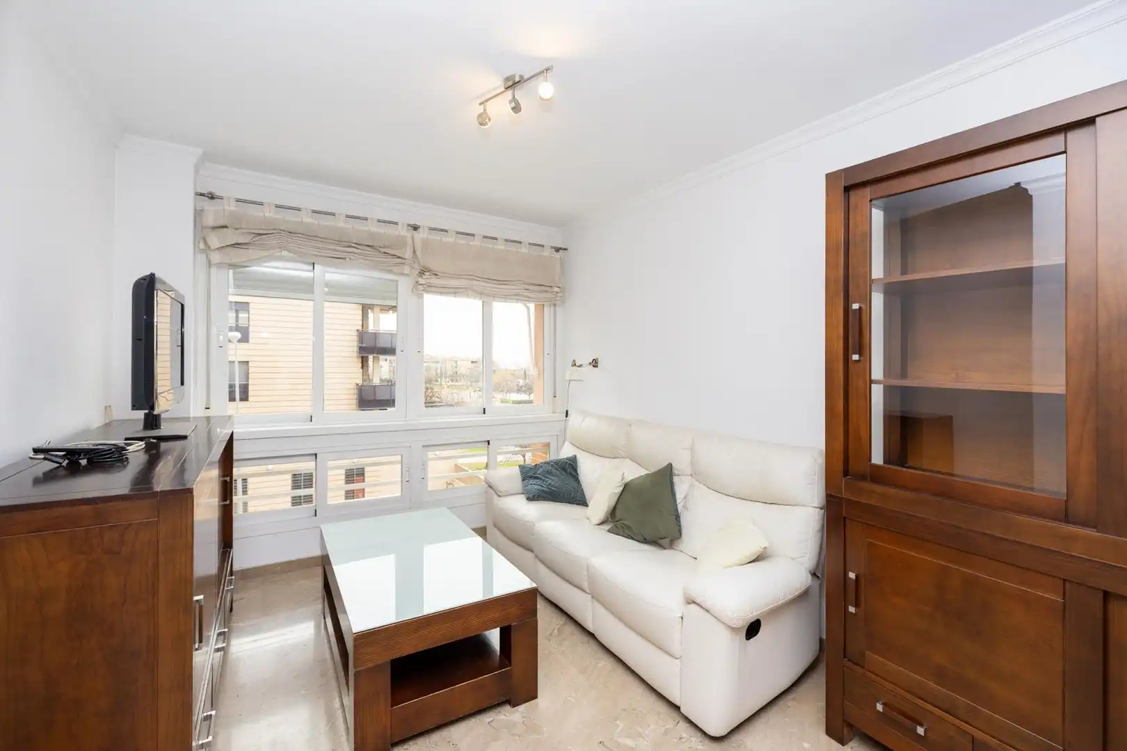 Sala de estar de Apartamento en venta en Granada con Calefacción, Jardín privado y Piscina comunitaria