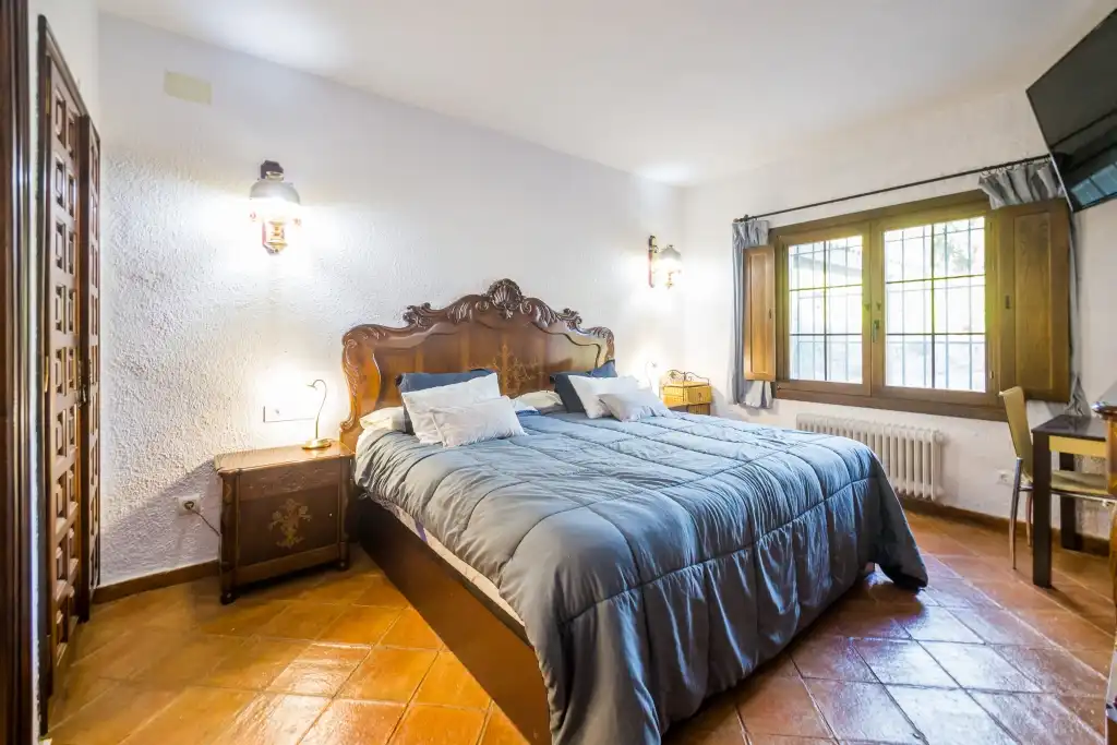 Schlafzimmer von Haus oder Chalet zum Verkauf in Castell d'Aro, Platja d'Aro i s'Agaró mit Klimaanlage, Heizung und Privatgarten