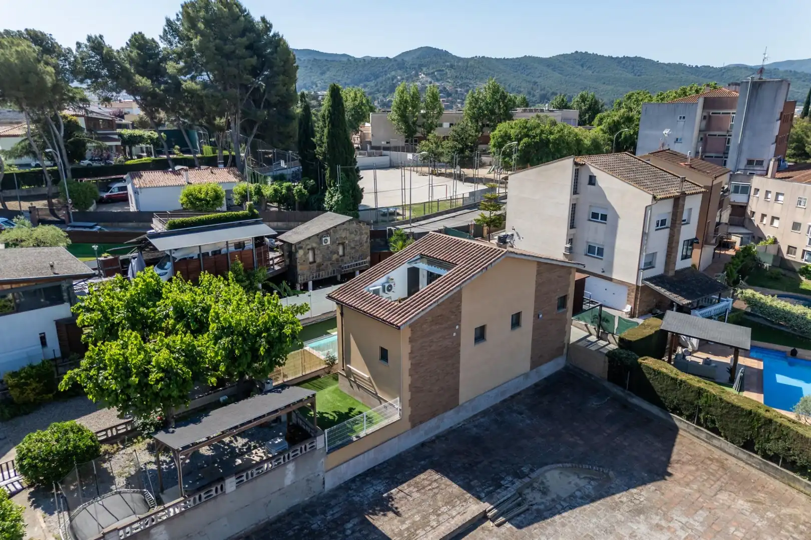 Vista exterior de Casa o chalet en venta en Montmeló con Calefacción, Terraza y Jacuzzi