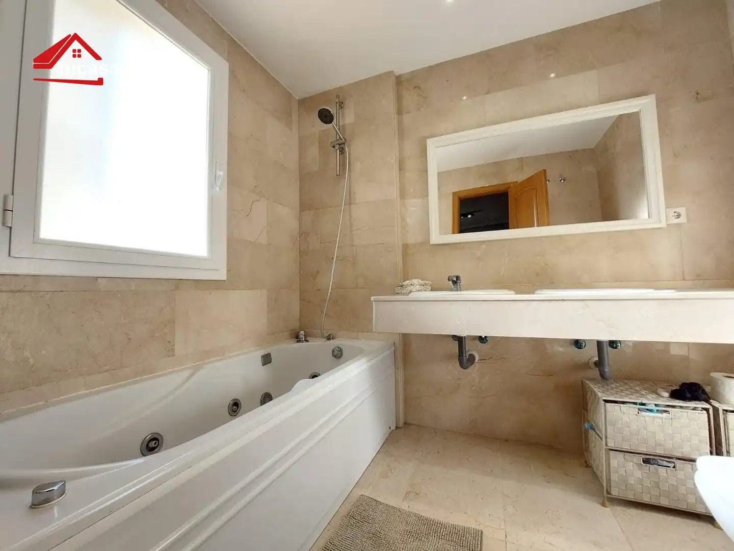 Bathroom of Houses for sale in Córdoba  with Air Conditioner and Swimming Pool