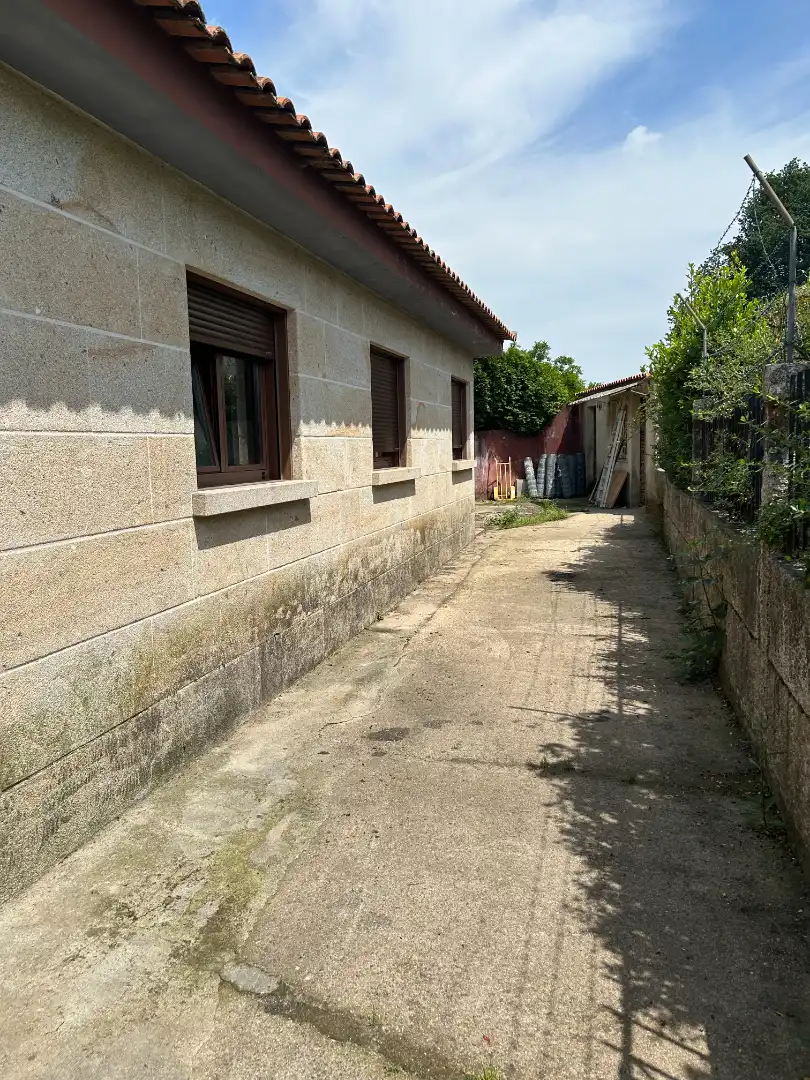 Vista exterior de Casa o xalet en venda en Tomiño amb Calefacció, Jardí privat i Moblat