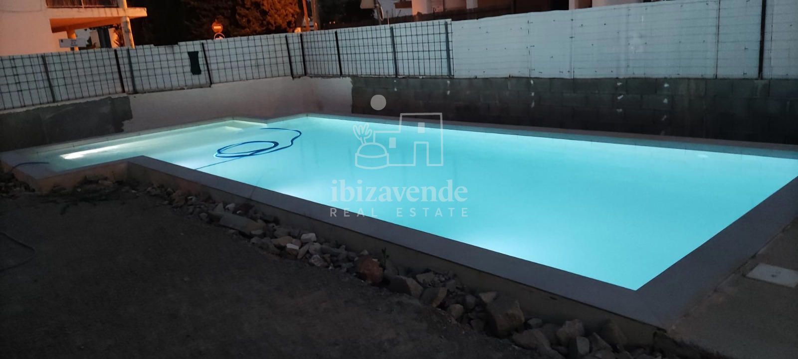 Piscina de Casa o xalet en venda en Santa Eulària des Riu amb Aire condicionat, Calefacció i Jardí privat