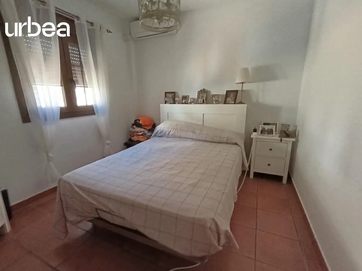 Dormitori de Casa adosada en venda en Pizarra amb Aire condicionat, Terrassa i Jacuzzi