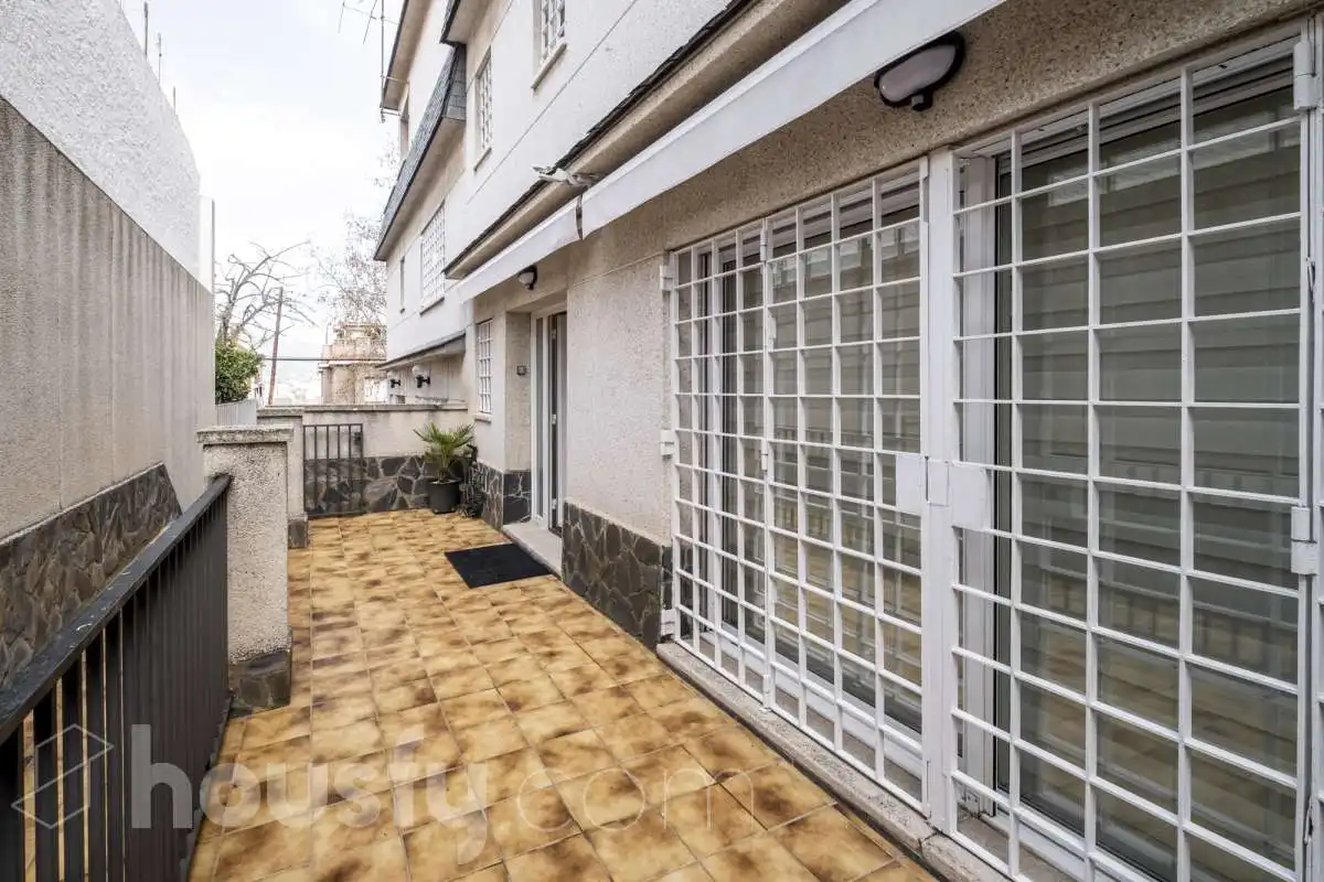 Vista exterior de Casa o chalet en venta en Barcelona con Aire acondicionado, Calefacción y Jardín privado