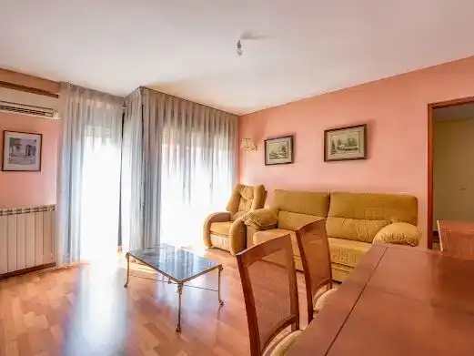Sala d'estar de Pis en venda en  Madrid Capital amb Aire condicionat, Terrassa i Balcó