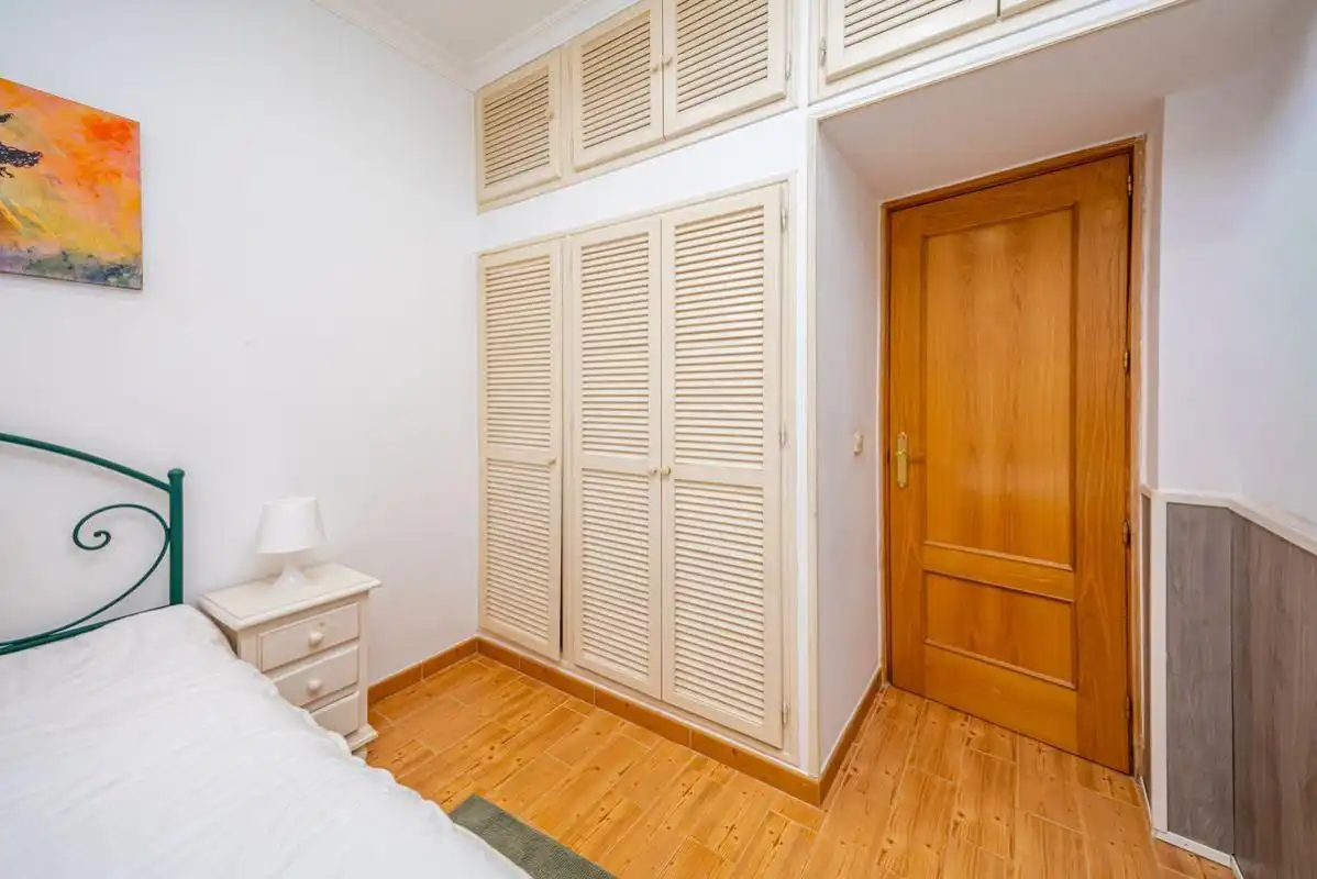 Dormitori de Planta baixa en venda en Madrid amb Calefacció, Terrassa i Moblat