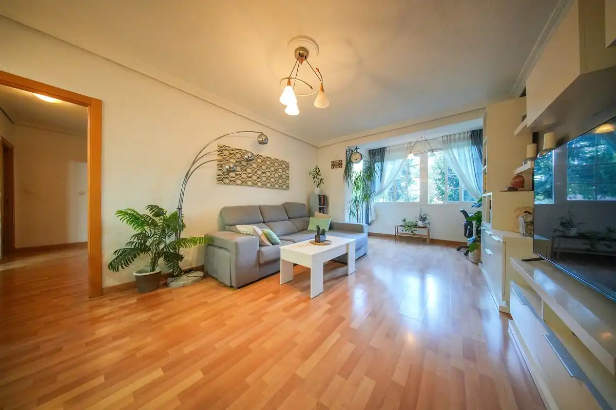 Sala de estar de Planta baja en venta en Móstoles con Calefacción, Jardín privado y Terraza