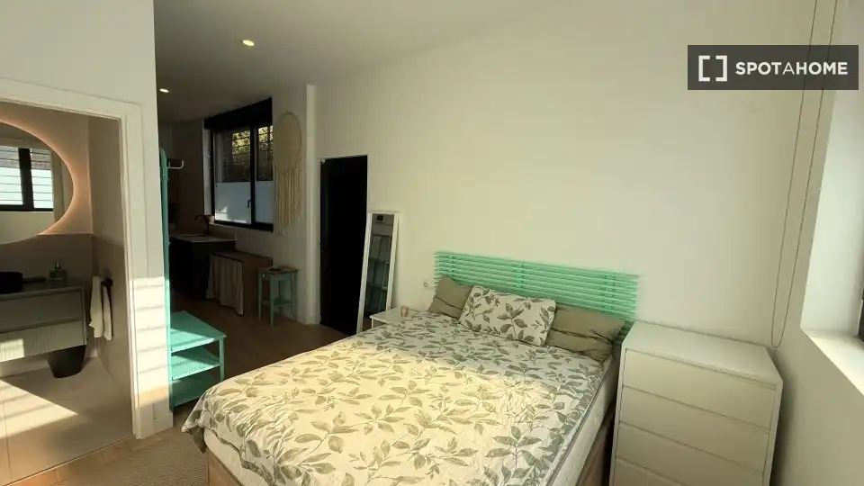 Bedroom of Flat for rent in Madrid  with Air Conditioner, Heating and Furnished