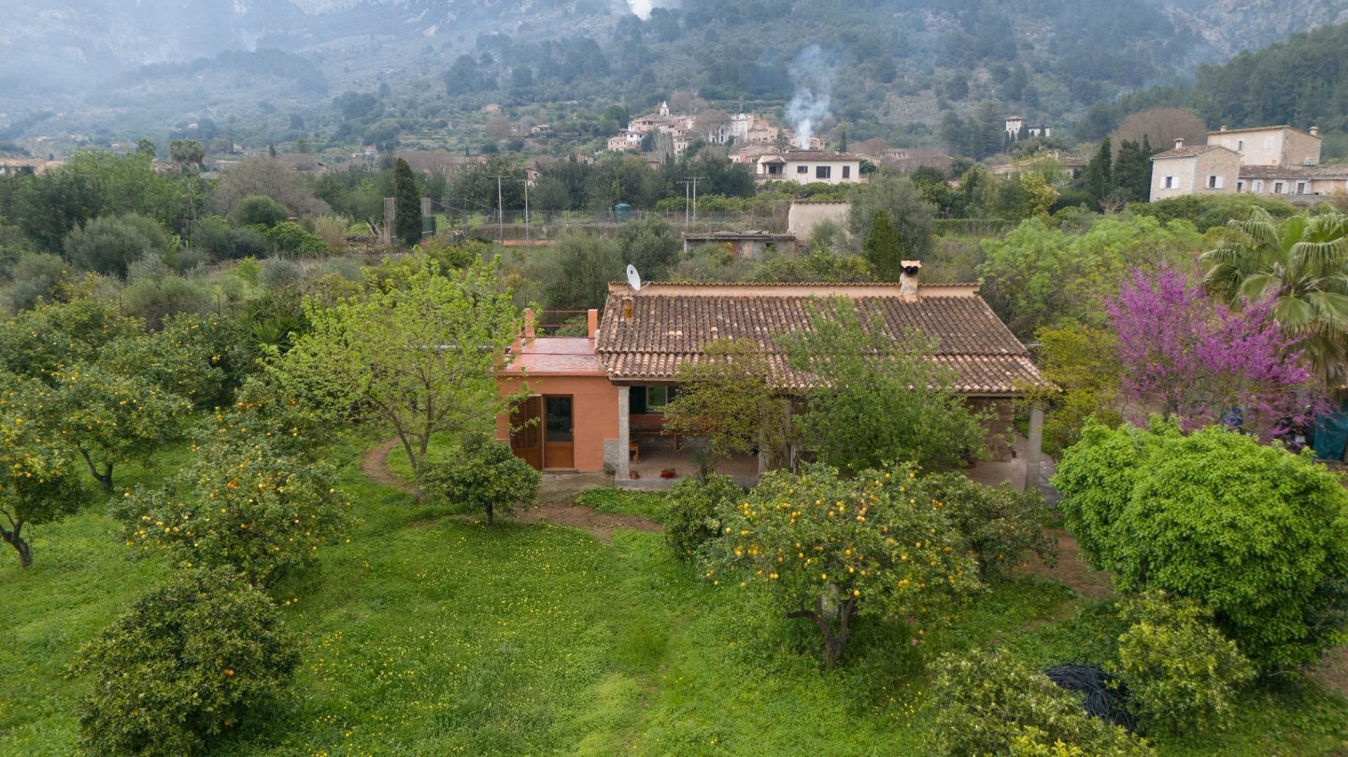 Vista exterior de Finca rústica en venda en Sóller amb Aire condicionat, Calefacció i Jardí privat