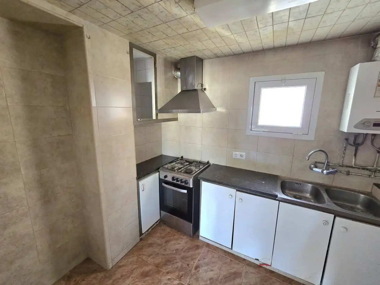 Cocina de Piso en venta en Salt con Aire acondicionado
