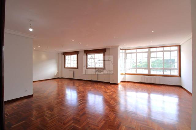 Piso en Venta en GARCIA BARBON, 48 en Centro - Areal