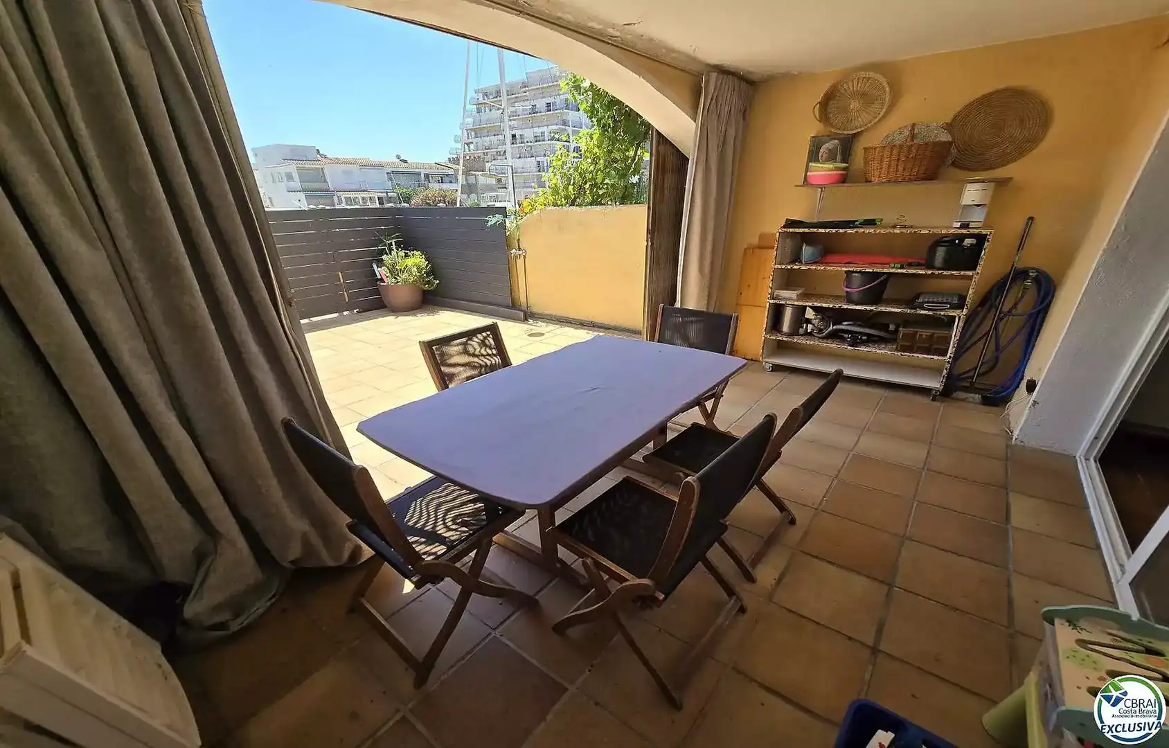 Terraza de Piso en venta en Empuriabrava con Aire acondicionado, Jardín privado y Amueblado