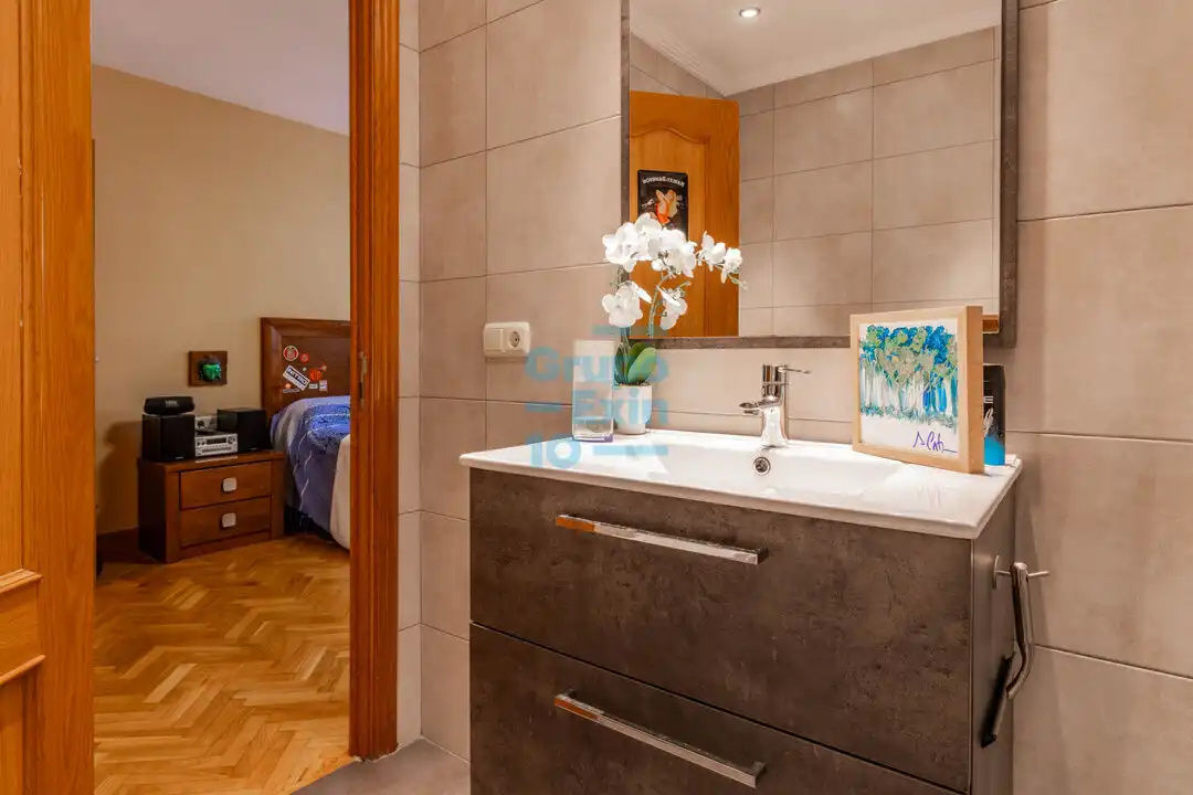 Baño de Piso en venta en Donostia - San Sebastián  con Calefacción y Balcón