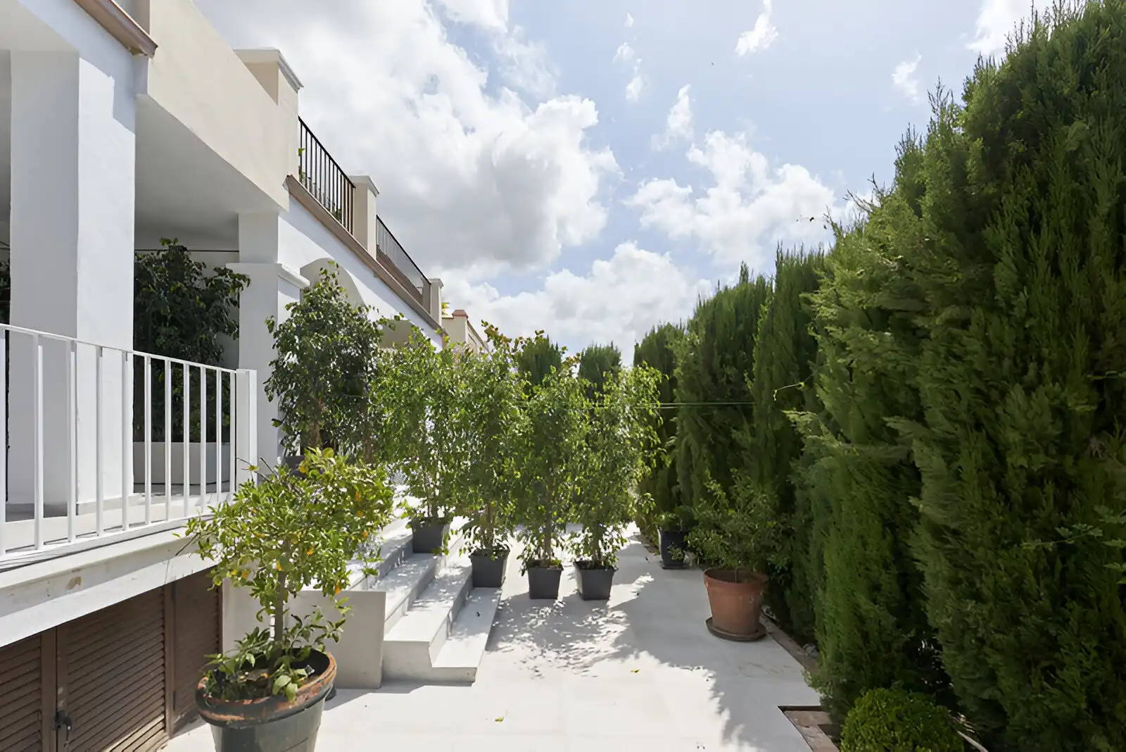 Terrassa de Casa adosada en venda en Marbella amb Aire condicionat, Calefacció i Jardí privat