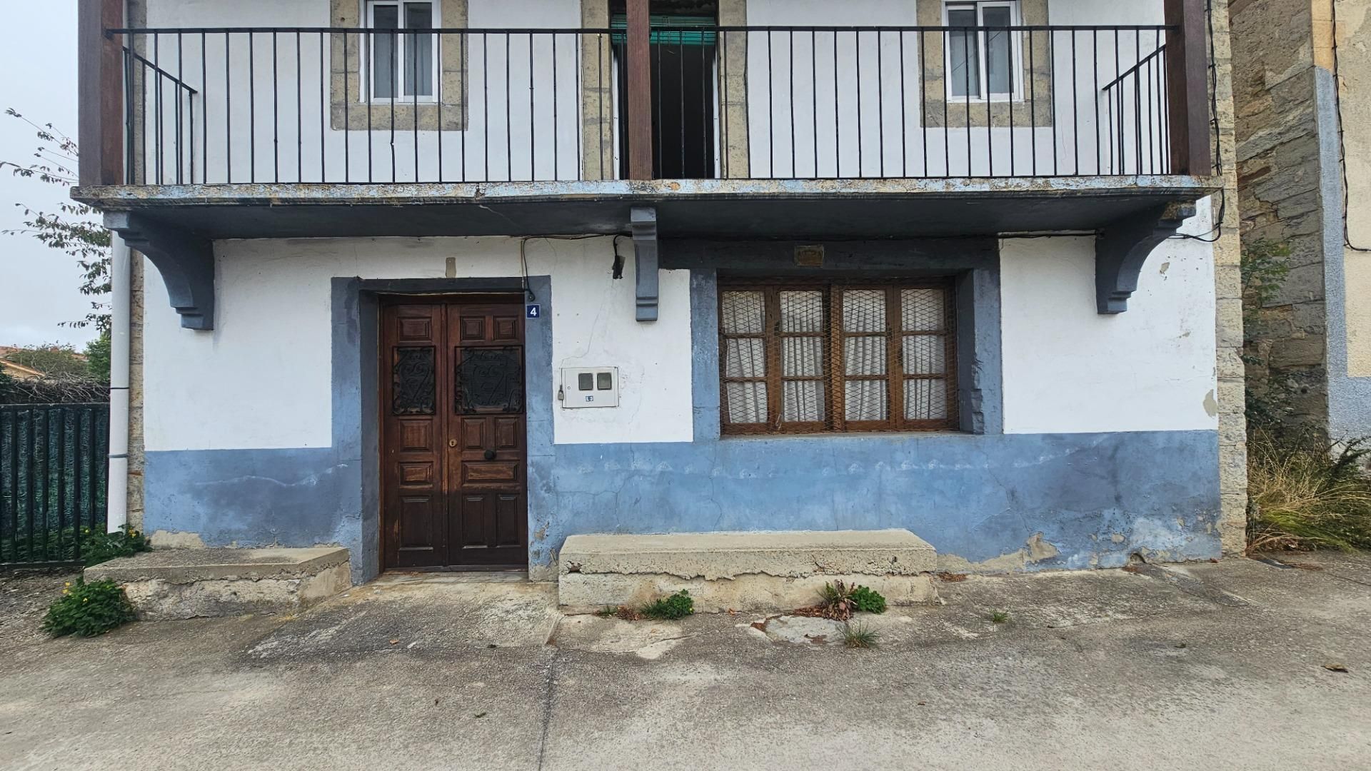 Exterior view of House or chalet for sale in Merindad de Montija  with Private garden, Storage room and Balcony