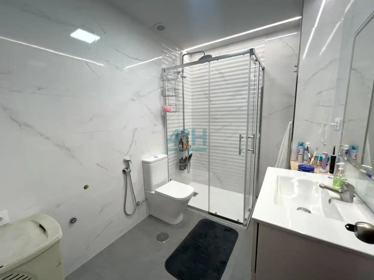 Bathroom of Flat for sale in Ourense Capital   with Heating, Parquet flooring and Storage room