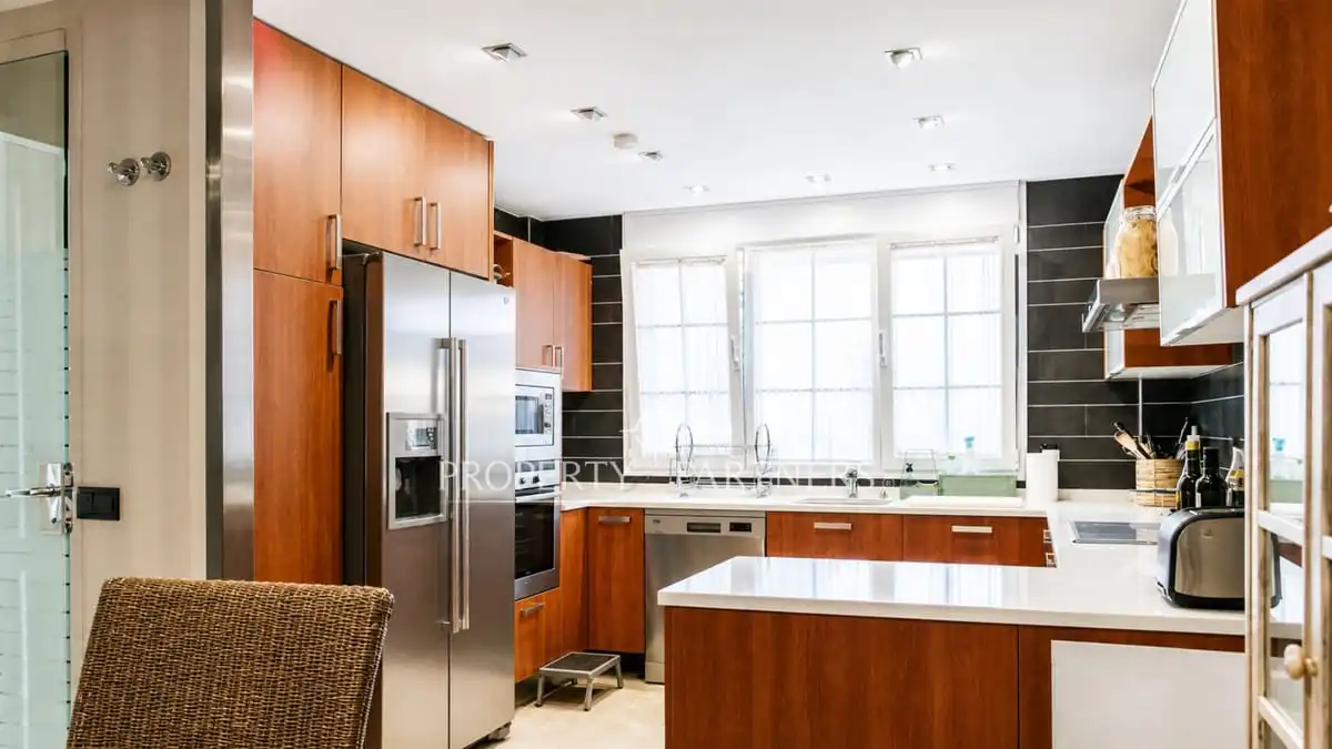 Cocina de Casa adosada en venta en Madrid con Aire acondicionado, Calefacción y Jardín privado