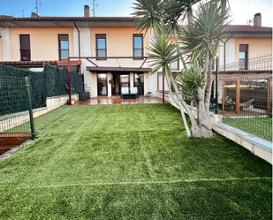 Terrassa de Casa adosada en venda en Corvera de Asturias amb Calefacció, Jardí privat i Terrassa